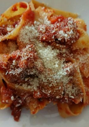 A picture of Pappardelle al ragù di salsiccia e funghi.