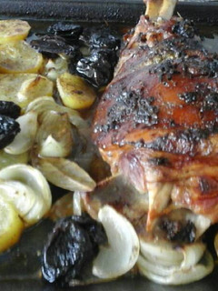 Una foto de Paletilla de cochinillo al horno