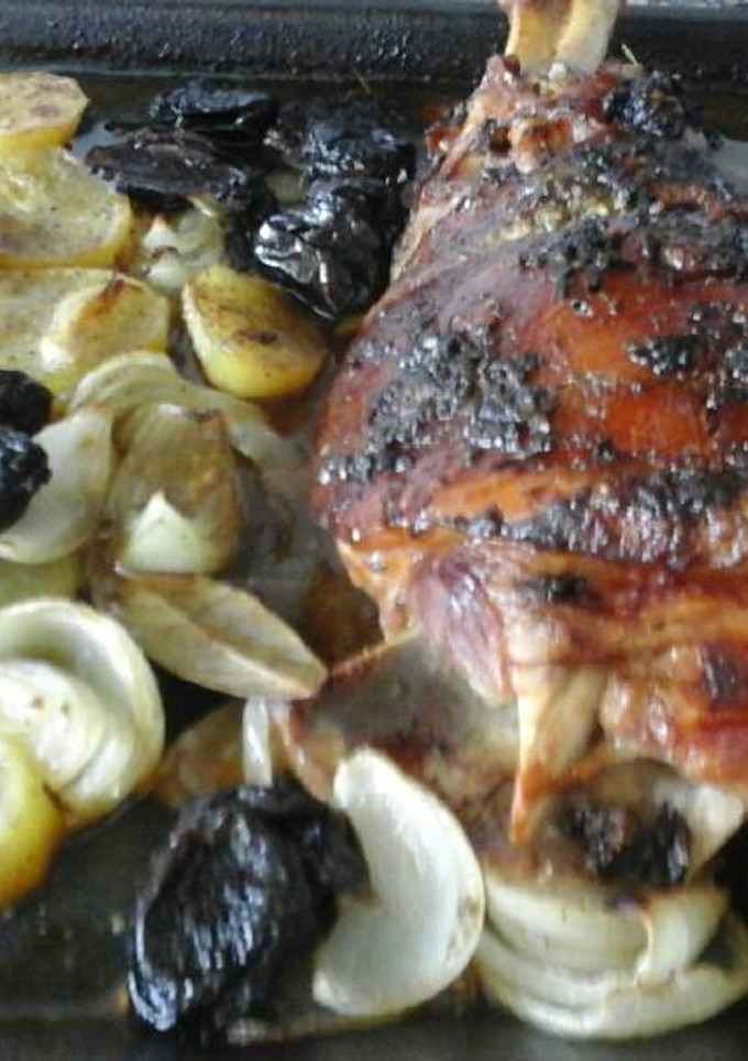 Una foto de Paletilla de cochinillo al horno