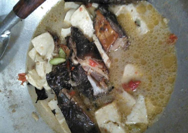 Cara mudah memasak Ikan Asap Pedas Banyuwangi yang Menggugah Selera