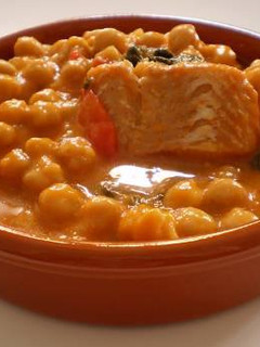 Una foto de Bacalao con garbanzos