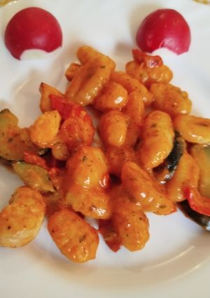 Una foto de Gnocchi o Ñoquis de patatas con pollo y verduras congelado o fresco