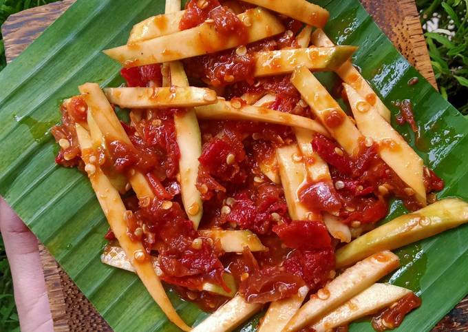 Langkah Mudah untuk Menyiapkan 20. Sambal Pencit (Mangga Muda) yang Lezat