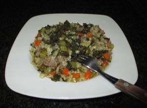 Una foto de Carne picada con col kale y arroz