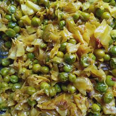 A picture of Cabbage with peas.
