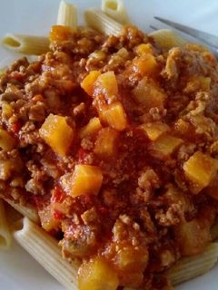 Una foto de Penne integral con bolognesa de berenjena