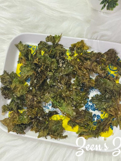 A picture of Baked Kale Chips.
