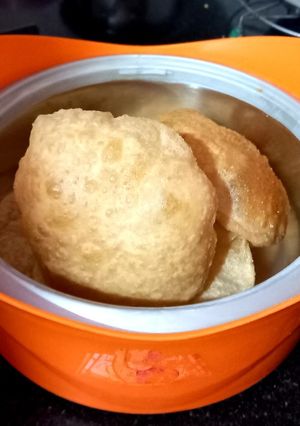 अजवाइन पूरी (Ajwain Puri recipe in hindi) रेसिपी मुख्य फोटो