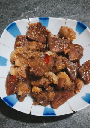 Hình của món Lưỡi heo rim mắm tỏi.