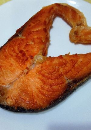 減醣料理-香煎鮭魚 的食譜成品照片