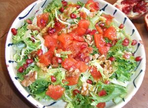 Foto principal de Ensalada de escarola y granada con vinagreta de cúrcuma