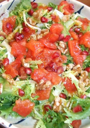 Foto principal de Ensalada de escarola y granada con vinagreta de cúrcuma