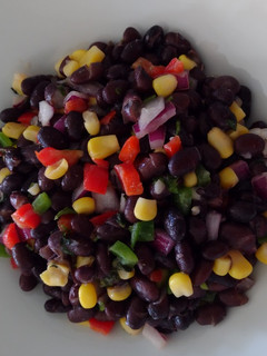 Una foto de Ensalada de porotos negros