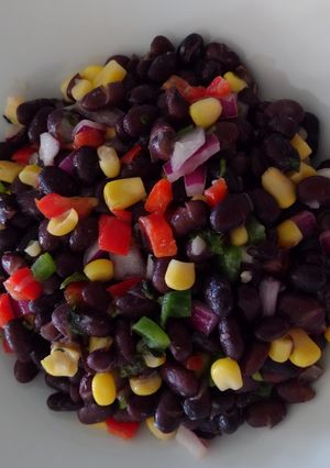 Una foto de Ensalada de porotos negros
