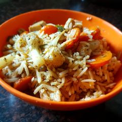 A picture of Fried brown rice with tofu.