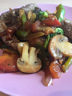 Una foto de Carne oriental con verduras