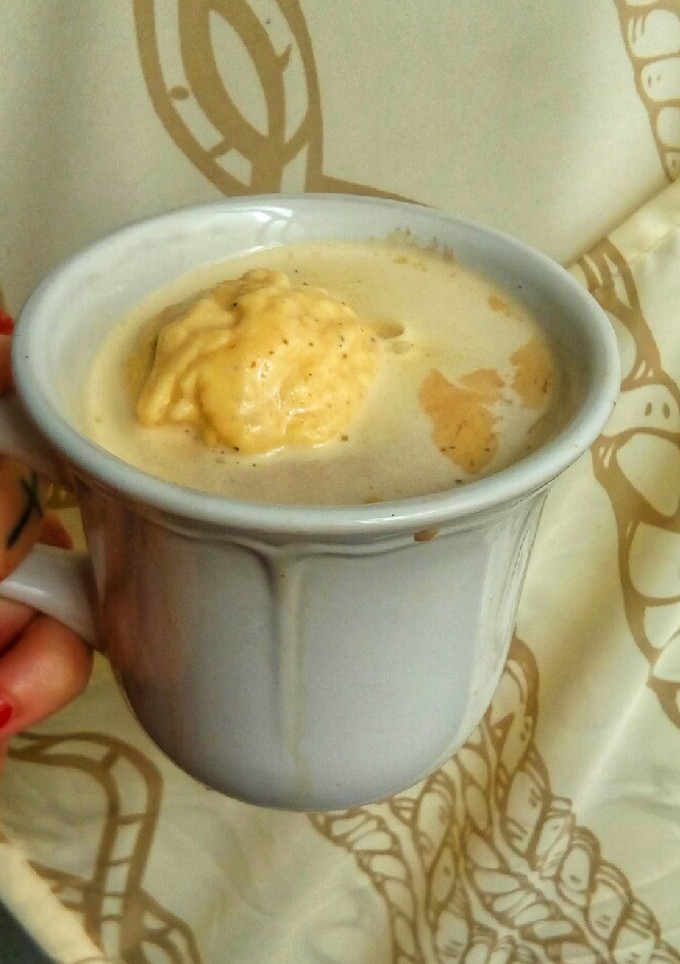 Una foto de Café con leche y helado de vainilla ☕🍨 (Especial domingo!) 🏡
