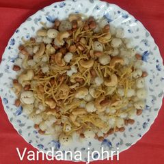 A picture of फलाहारी मखाना मूंगफली काजू नमकीन (शिवरात्रि स्पेशल - फलाहारी / सात्विक रेसिपीज).