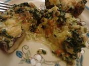 Una foto de hongos portobello con queso crema