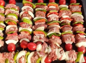Una foto de Brochetas de Bondiola