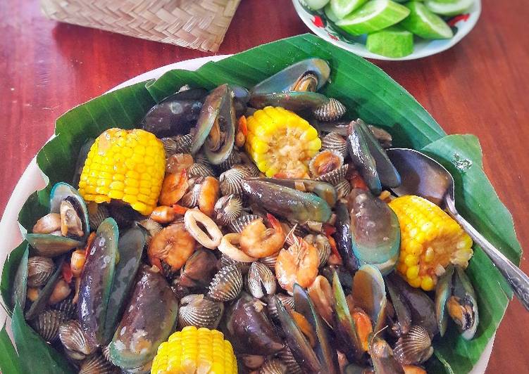 Seafood Kekinian / SeafoodTumpah / Seafood Plater Saus Padang