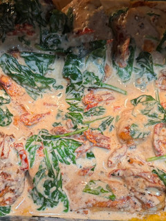 A picture of Tuscan Chicken.