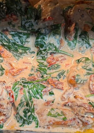 A picture of Tuscan Chicken.