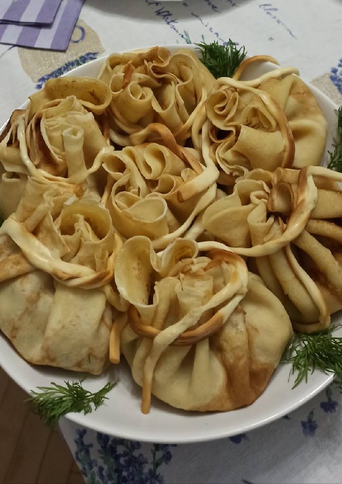 Жульєн з грибами, куркою та сиром в млинці