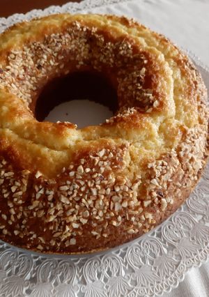 Foto di Ciambella con yogurt alle nocciole