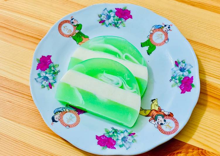 Puding kelapa pandan