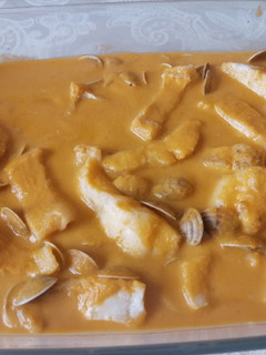 Una foto de Rosada al vapor con almejas y salsa de verduras (Thermomix)