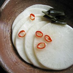 A picture of Pickled Sliced Turnip.
