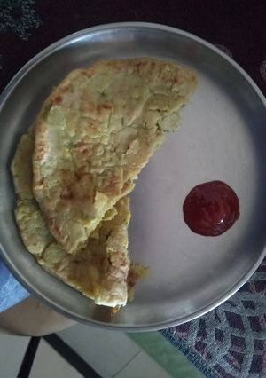 A picture of Aloo paratha.