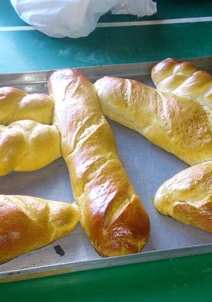 A picture of Vienna, twisted bread, baughettess and plated bread.