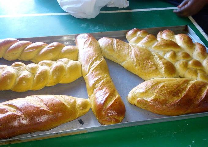 Vienna, twisted bread, baughettess and plated bread