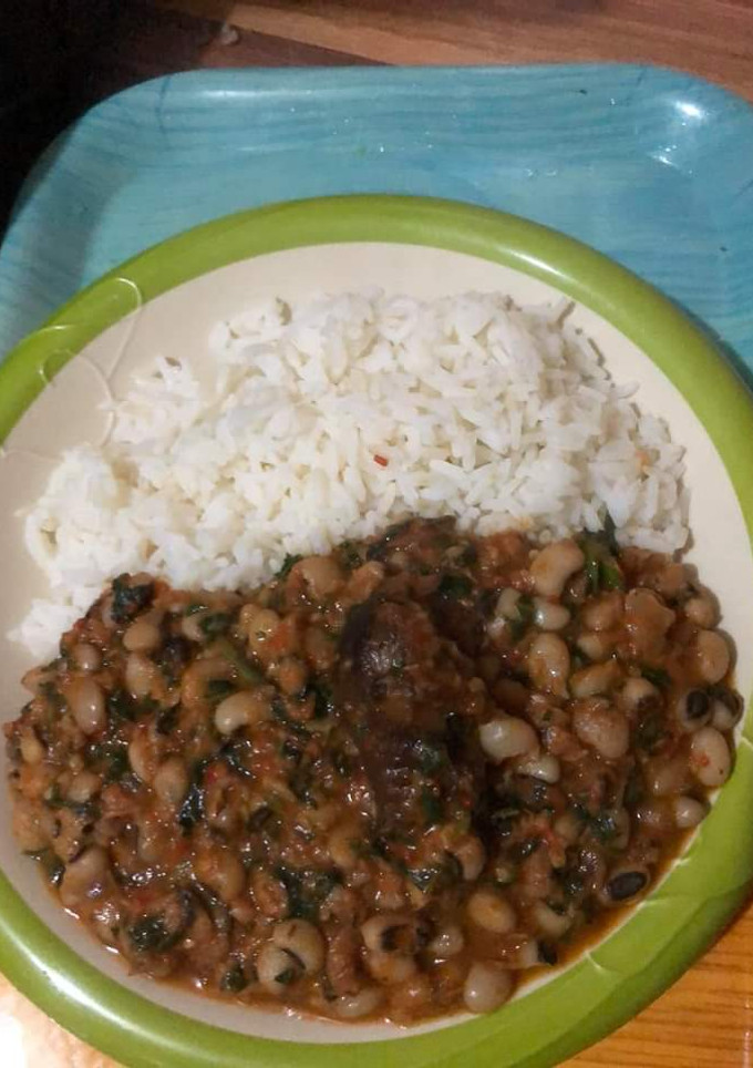 A picture of Stew with beans.