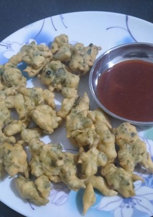 મેથી ભજીયા (Methi bhjiya Recipe in Gujarati) રેસીપી મુખ્ય ફોટો