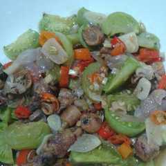 A picture of Sambel Cumi asin dan tomat hijau.