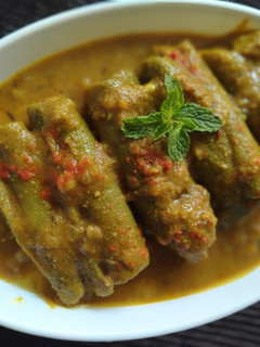 बेसनी भरवां तोरई (Besani bharwan torai recipe in hindi) रेसिपी मुख्य फोटो