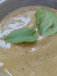 Una foto de Salsa de Aguacate🥑pimentón🌶️y cilantro🌿