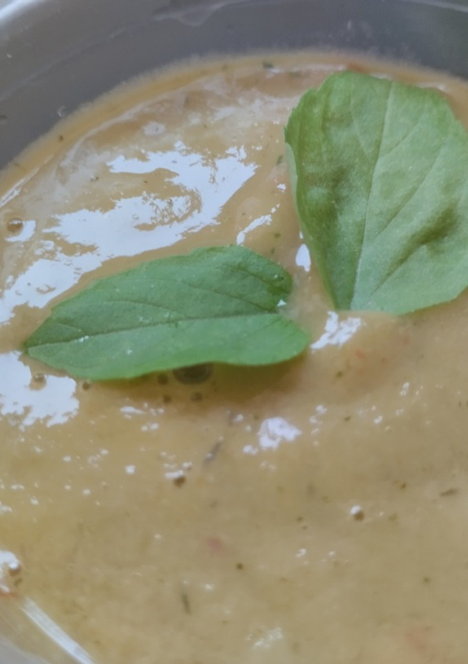 Una foto de Salsa de Aguacate🥑pimentón🌶️y cilantro🌿