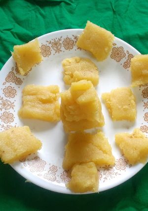 ટોપરા પાક (Topra Paak Recipe In Gujarati) રેસીપી મુખ્ય ફોટો