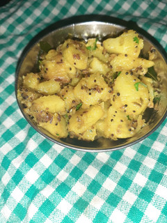 इन्दोरी आलू की सब्जी (Indori aloo ki sabzi recipe in hindi) रेसिपी मुख्य फोटो