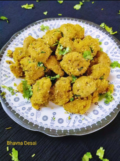 દૂધી ના મૂઠિયાં રેસીપી મુખ્ય ફોટો