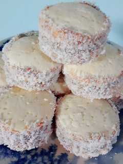 Una foto de Minis Alfajorcitos de Maicena