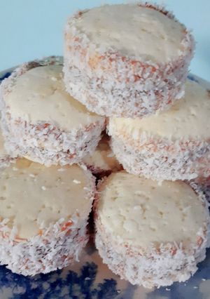 Una foto de Minis Alfajorcitos de Maicena