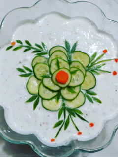 عکسی از دستور تزئین زیبای ماست و خیار