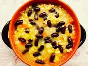 Una foto di zuppa di cavolo cappuccio