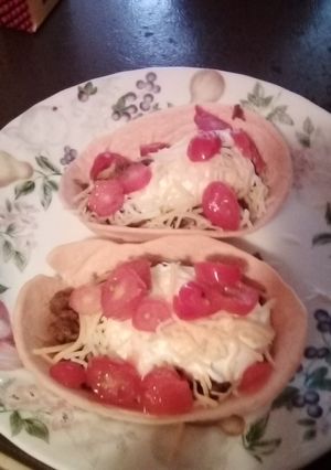 A picture of Tacos in a taco 🌮 bowl.