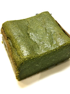 Una foto de Matcha Chocolate Tofu Cake